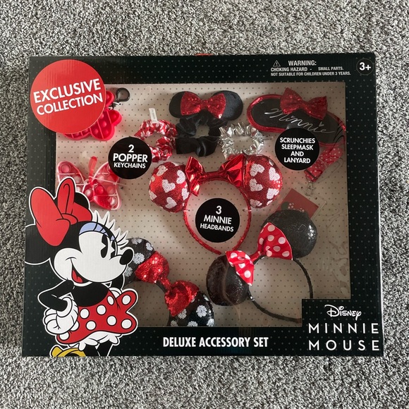 Disney Minnie Mouse Deluxe Accessory Set - Picture 1 of 7